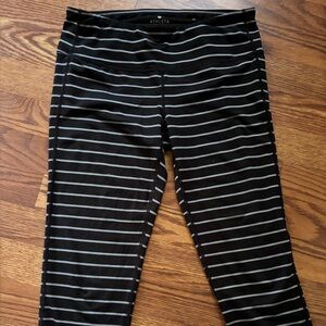 Athleta Cropped Mid-Rise Leggings Black/Gray Striped SZ M NWOTS